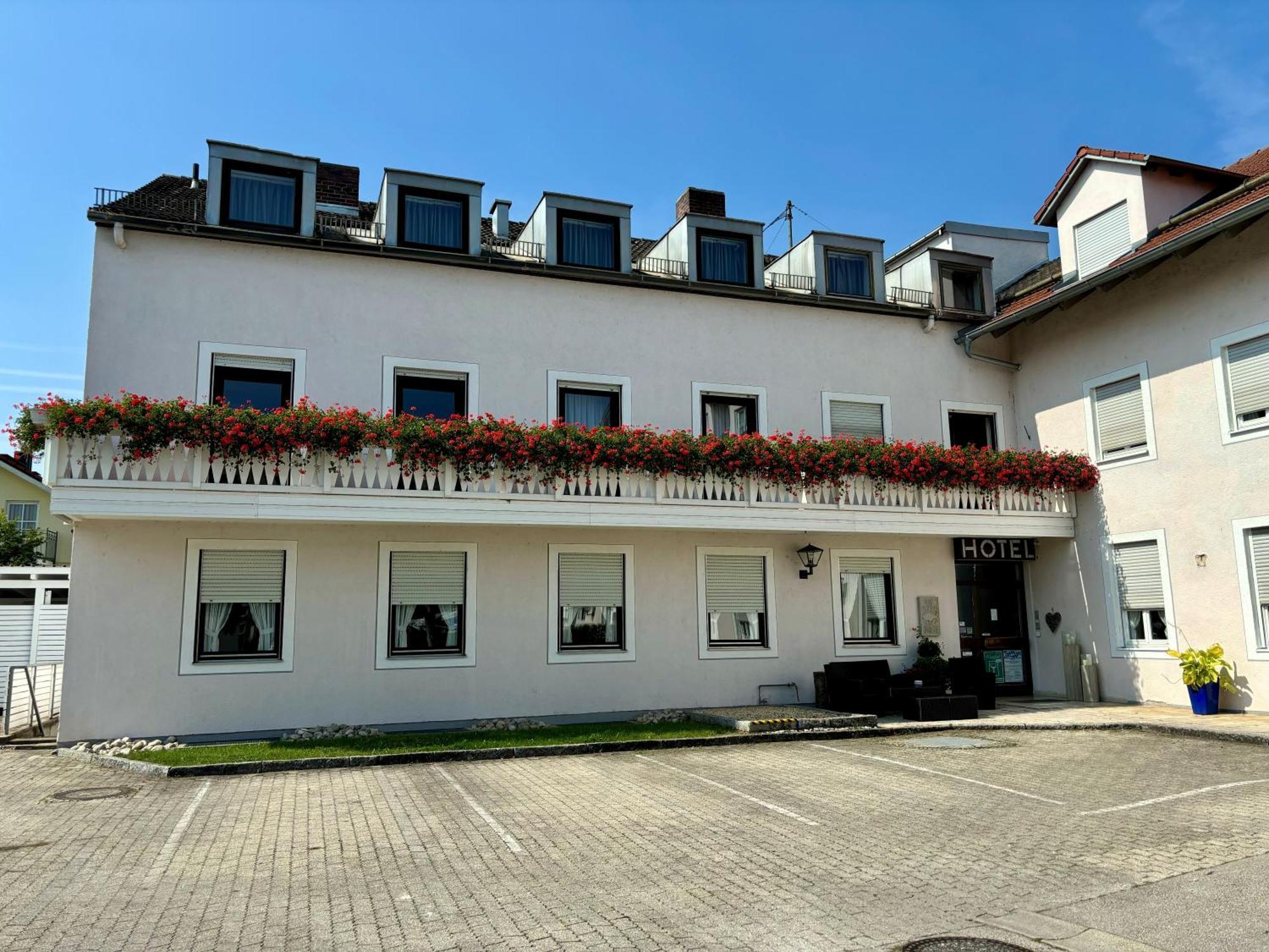 Hotel Fischerwirt Ismaning Exterior photo